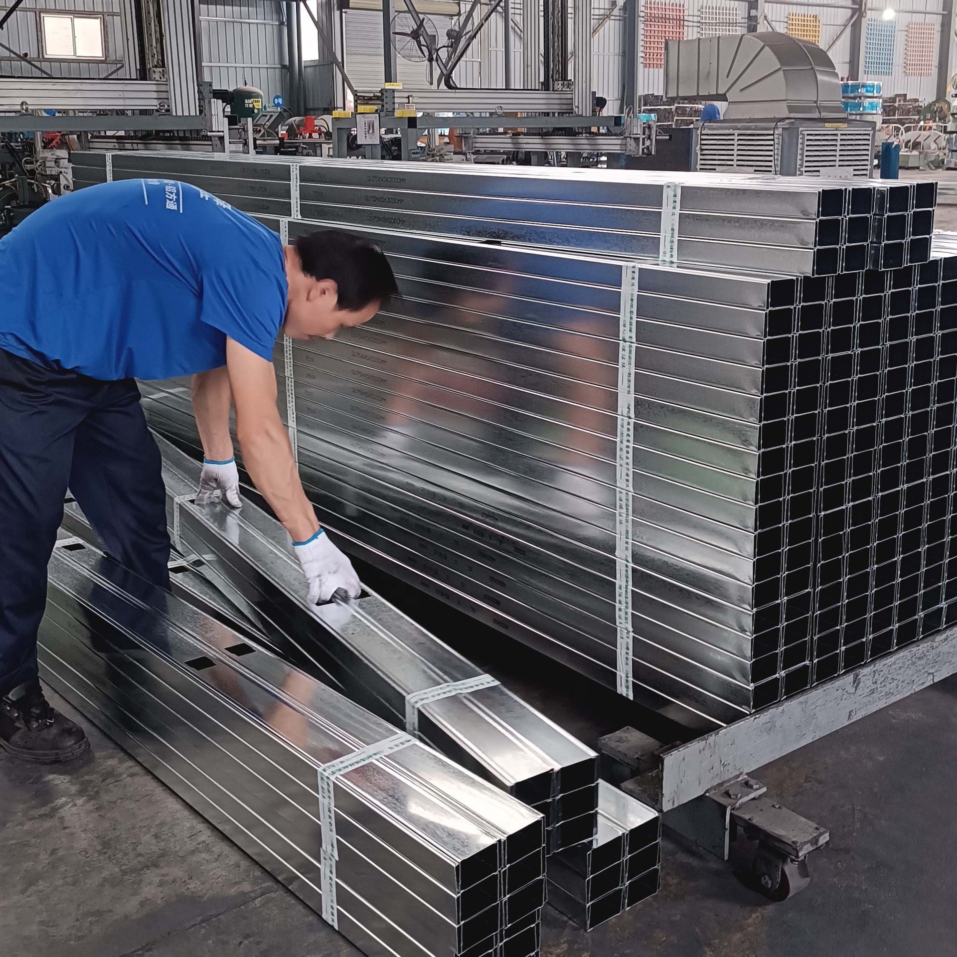 Wholesale galvanized drywall profile metal studs for drywall carry channel