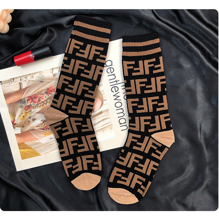 Wholesale socks women's crew socks new style ladies cotton a letter pattern design brand name